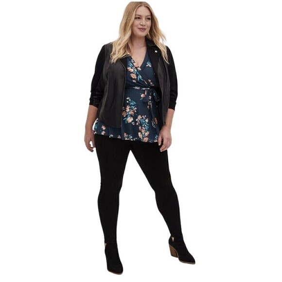Torrid Green Floral Knit Crepe Peplum Faux Wrap Top Size 2 2X - Picture 2 of 9